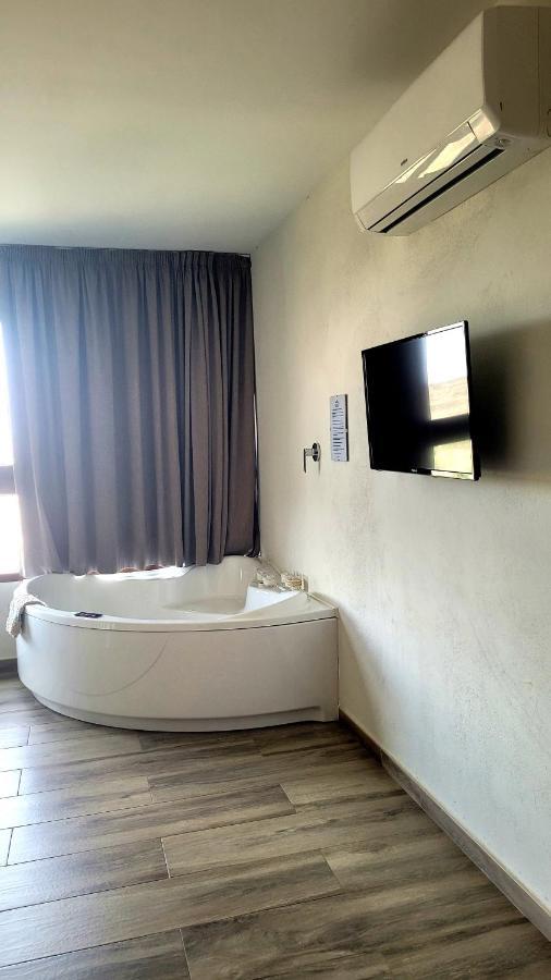 Casas del Cerro Casas Rurales Maribel - Complejo Moradas Del Cerro 1 - Suites Con Jacuzzi En Alcala Del Jucar المظهر الخارجي الصورة