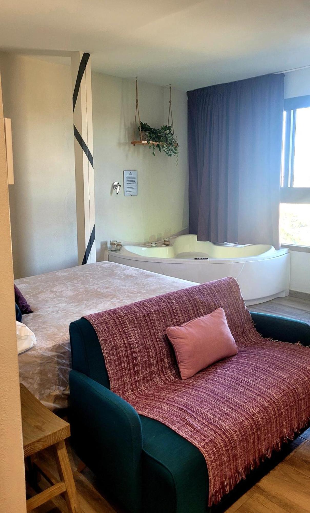 Casas del Cerro Casas Rurales Maribel - Complejo Moradas Del Cerro 1 - Suites Con Jacuzzi En Alcala Del Jucar الغرفة الصورة